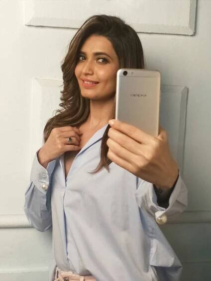 Latest Hot Pics Of Karishma Tanna