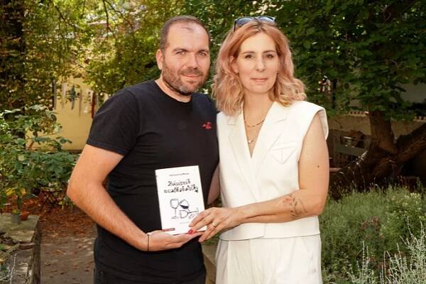 FOTO: Michaela Duffková s manželem na křtu své třetí knihy. – stránka 9