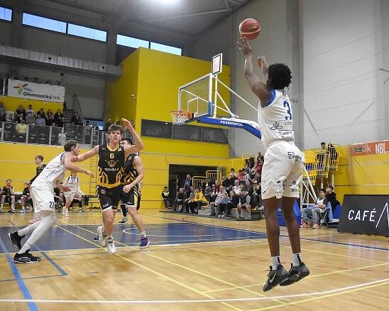 FOTO: Olomoucko se naladilo na play-off výhrou a stovkou. Zná soupeře v předkole