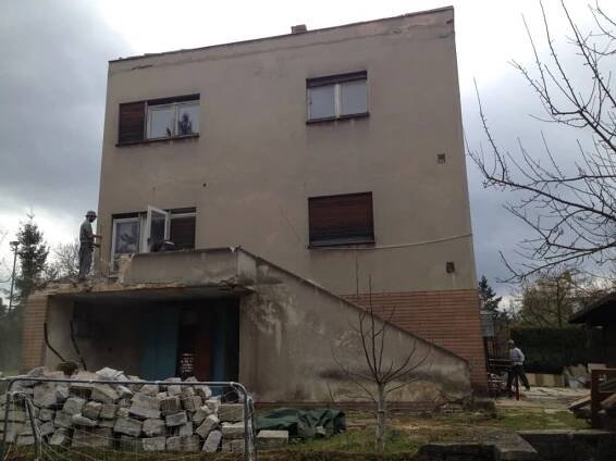Rekonstrukce – vila Černošice – Rekonstrukce bytů, domů a půdních vestaveb