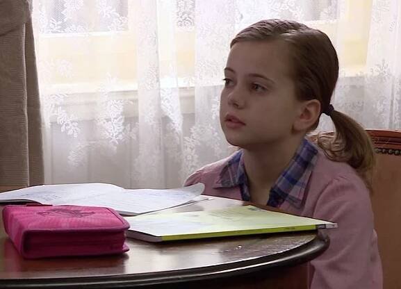 Ohnivý kuře - Děda mimo mísu - Z filmu - Karolína Lipowská
