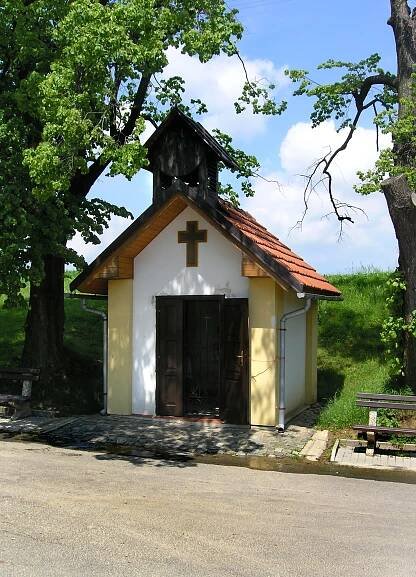 Soubor:Troubky-Zdislavice, Zdislavice, chapel.jpg – Wikipedie