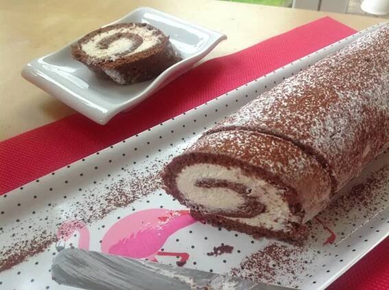 Kakaová roláda se smetanovým mascarpone - Víkendové pečení