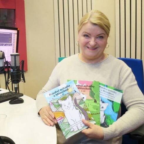 Monika Chalupová ve studiu Českého rozhlasu Hradec Králové | foto: Milan Baják,  Český rozhlas