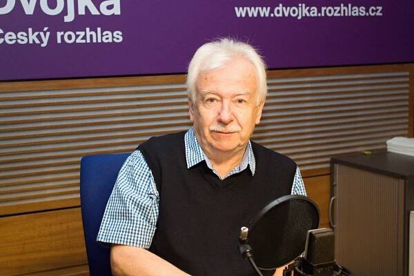 Přepis: Jak to vidí Richard Hindls – 7. září | Dvojka