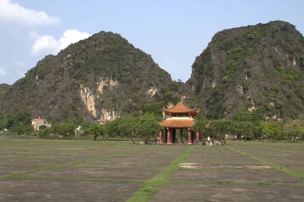 Vietnam - ruku v ruce