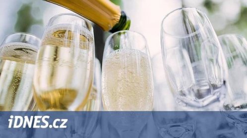 Rusové si kvůli sankcím nebudou mít na Nový rok čím připít. Dochází šumivá vína - iDNES.cz