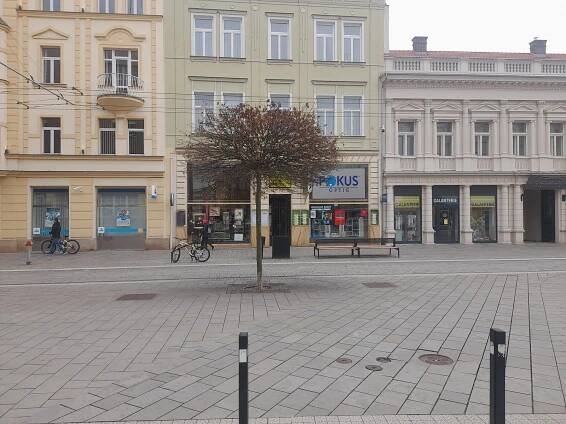 Rvačka v centru Pardubic skončila smrtí. Policie zadržela dva cizince