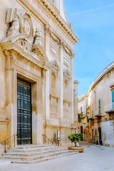 lecce kam v itáli vlakem