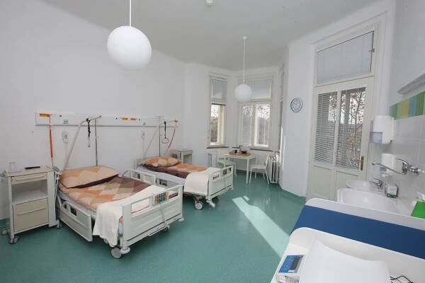 Praha dá dětem narozeným na Nový rok dar 15 tisíc korun. Piráti jsou proti