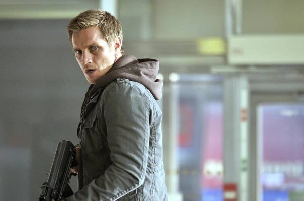 Nikita - The Guardian - Z filmu - Devon Sawa