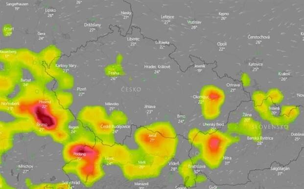 Silné bouřky a kroupy. Meteorologové vydali varování i pro Prahu