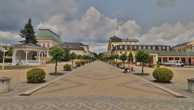 Kráčeli zde Beethoven, Goethe i Němcová, Františkovy Lázně lákají k promenádám