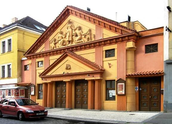 Stále se hledá provozovatel Branického divadla.
