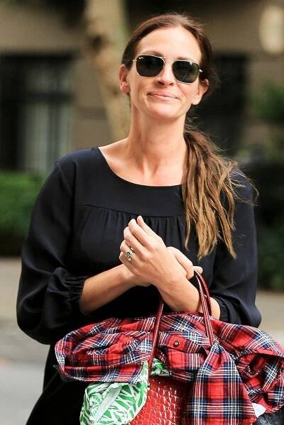 Chceme znát recept! Julia Roberts vypadá i v pětačtyřiceti skvěle a nožky má jako laň