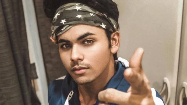 Caption: Charismatic Siddharth Nigam in Bandana Style Wallpaper