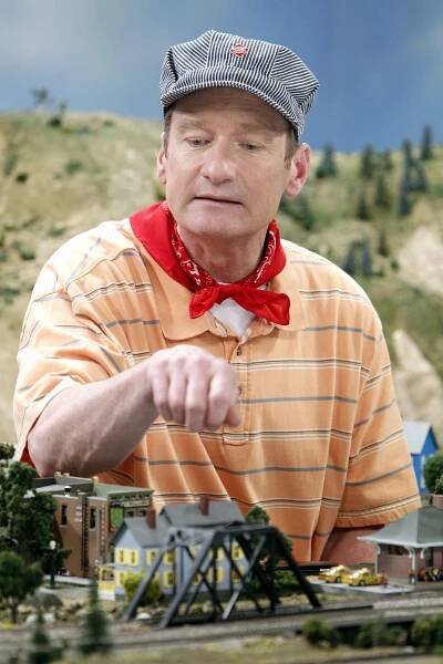 Dva a půl chlapa - Vlak 9:04 z Pembertonu - Z filmu - Ryan Stiles
