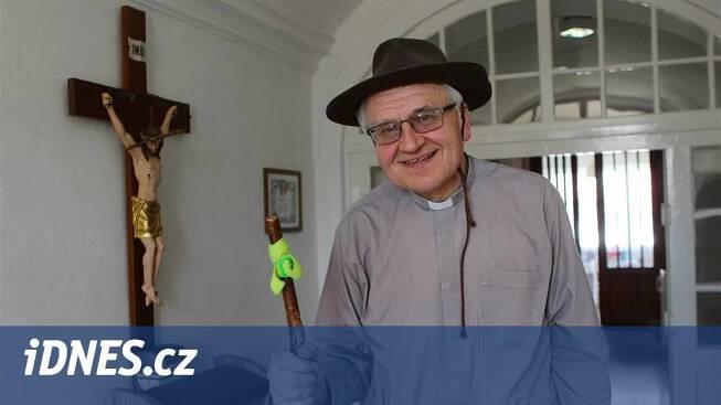 Poutník Jan nachodil přes 10 tisíc kilometrů. Teď slouží v rodném kraji - iDNES.cz