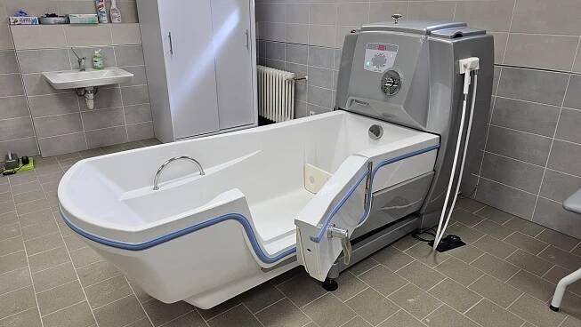 Nová vana GK Magic Door v Domově pro seniory Most: vyšší komfort a bezpečí při hygieně| MSSS Most