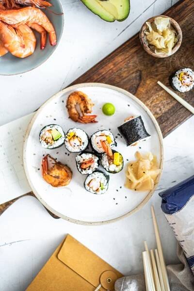 Sushi maki s grilovanou krevetou a mangem – MamaChef