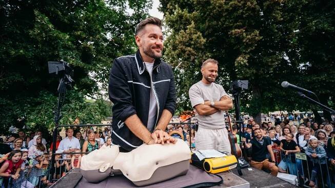 Blackout zaskočil i celebrity: Ztracený má ale vlastní centrály a jede své turné! Výpadek proudu ho nevykolejil