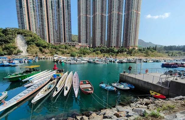 Man in Hong Kong dies from suspected heatstroke during dragon boat practice