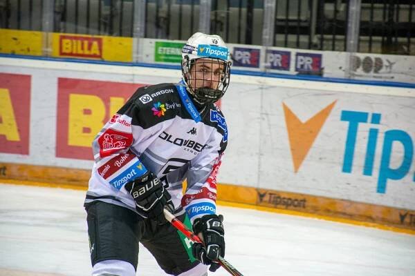 Šestnáctiletý Dominik Rymon si poprvé zahrál Tipsport extraligu – Hockey Club Karlovy Vary