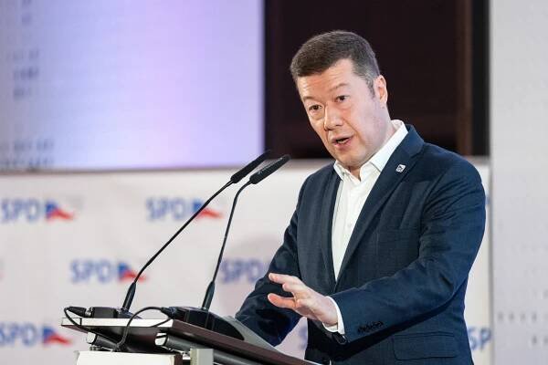 Volič SPD nemá rád Evropskou unii do té míry, že k volbám nepřišel, vysvětluje Tomio Okamura