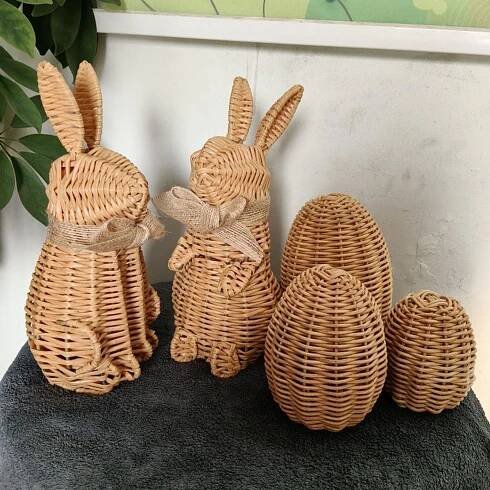 Figurine de lapin de Pâques faite à la main, lapin de paille, décorations créatives pour la maison, in 2025 | Easter bunny decorations, Diy holiday decor, Bunny figurine