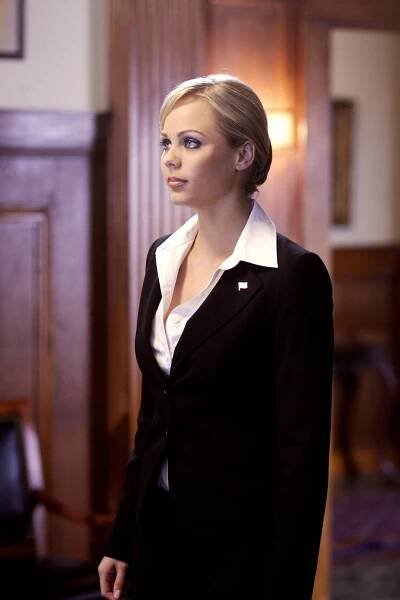Smallville - Apokalypsa - Z filmu - Laura Vandervoort