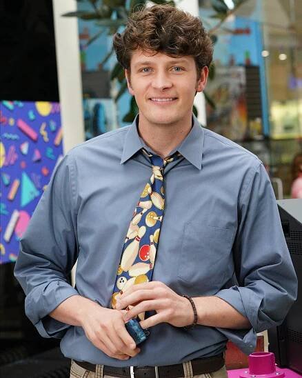 Schooled - Boy Bands - Z natáčení - Brett Dier