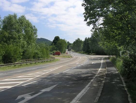 Soubor:Votice, Javor, road No. 150.jpg