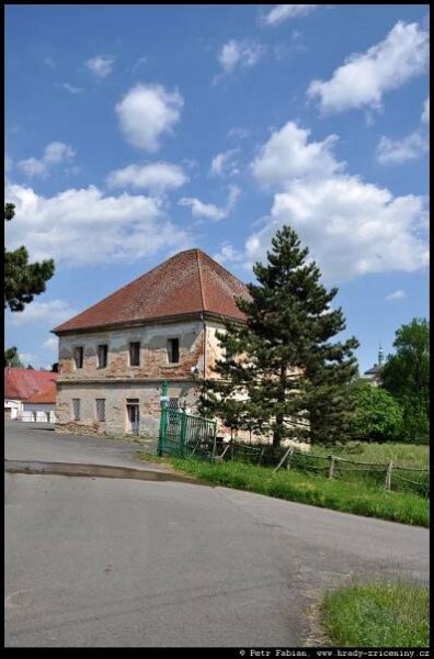 Jičíněves – fotografie / hrady-zriceniny.cz