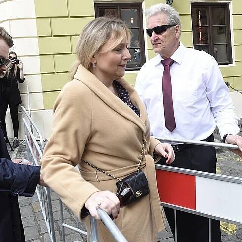 René Slováčková, starší sestra zesnulé Aničky, přišla dát poslední sbohem své milované sestře.
