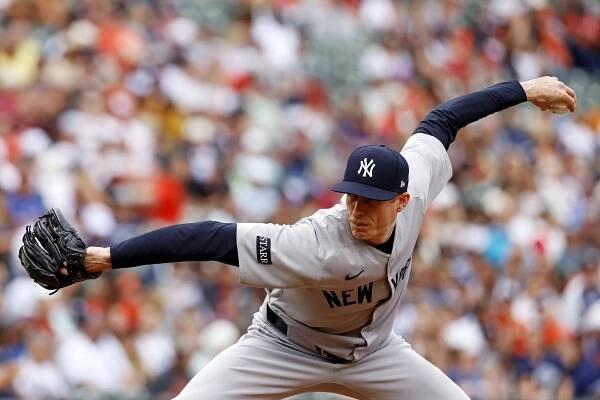 Tim Hill pitches during the Yankees-Orioles game on Sept. 21, 2025. 