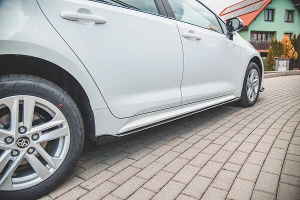 Prahové lišty Toyota Corolla XII Touring Sports 2019- černý lesklý plast | TuningStyle.cz
