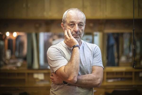Jednou za dva týdny se seberu a toulám se, říká herec Luboš Veselý