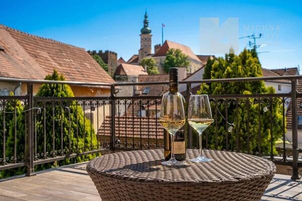 Prodej rodinné domy, 261 m2, Pozemek 361 m2, Zahrada - Mikulov, obrázek č.1