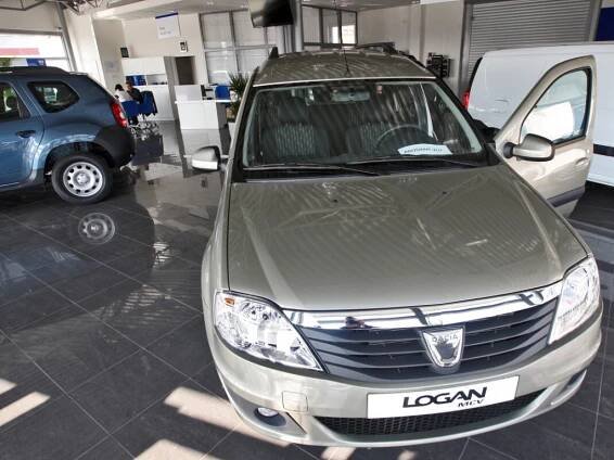 OBRAZEM: Nový autosalon vyrostl za čtyři měsíce