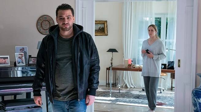 Vraždy na severu - Kleiner Bruder - Z filmu - Walid Al-Atiyat, Franziska Junge