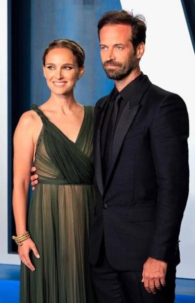 Natalie Portman, Benjamin Millepied attends the 2022 Vanity Fair Oscar Party hosted by Radhika Jones at Wallis Annenberg Center for the Performing Arts in Beverly Hills, California