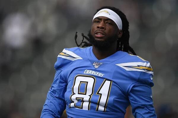 NFL Wide Receiver Player Mike Williams Wallpaper