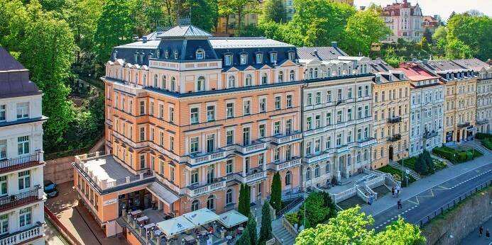 4* pobyt ve Varech: polopenze, wellness i procedury