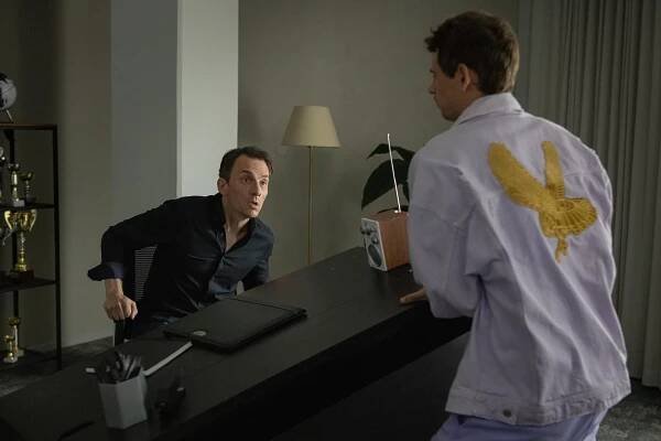 Sunnuntailounas - Season 4 - Severi polttaa jokia - Z filmu - Marc Gassot