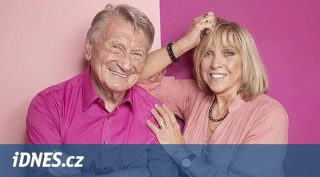 Smoking je pro něj něco jako mučicí nástroj, říká Dvořákova manželka Jája - iDNES.cz