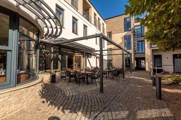Baroque ve dvoře - restaurace a kavárna ve Dvoře Králové
