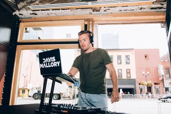Gallery for DJ Davis Does / Davis Mallory / MTV's The Real World Denver Elite Weddings and Parties DJ