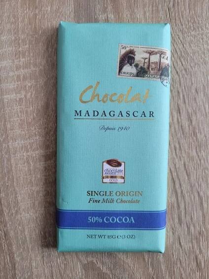 Horká čokoláda se skořicí, šlehačkou a marshmellows, perfektní nápoj pro zimní dny - Báry blog