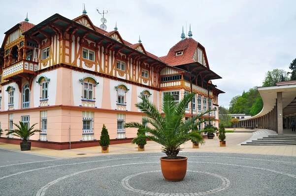 Luhačovice – přijďte na chuť Vincentce i osobité architektuře Dušana Jurkoviče | Slevomat.cz