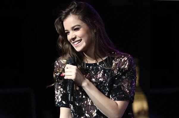 Hot 100 Chart Moves: Hailee Steinfeld's 'Starving' Hits the Top 40